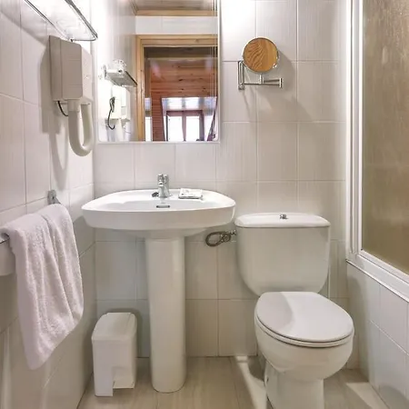 Farré D'avall Hotel *